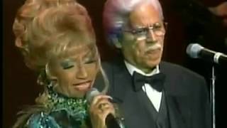 Celia Cruz y Johnny Pacheco canta "Oye Mi Socio"