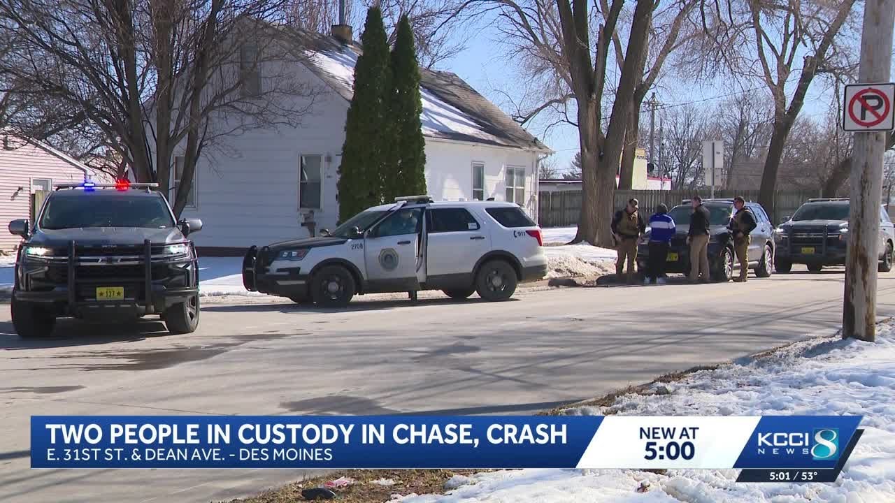 Two arrested after moped chase ends in crash in Des Moines - YouTube