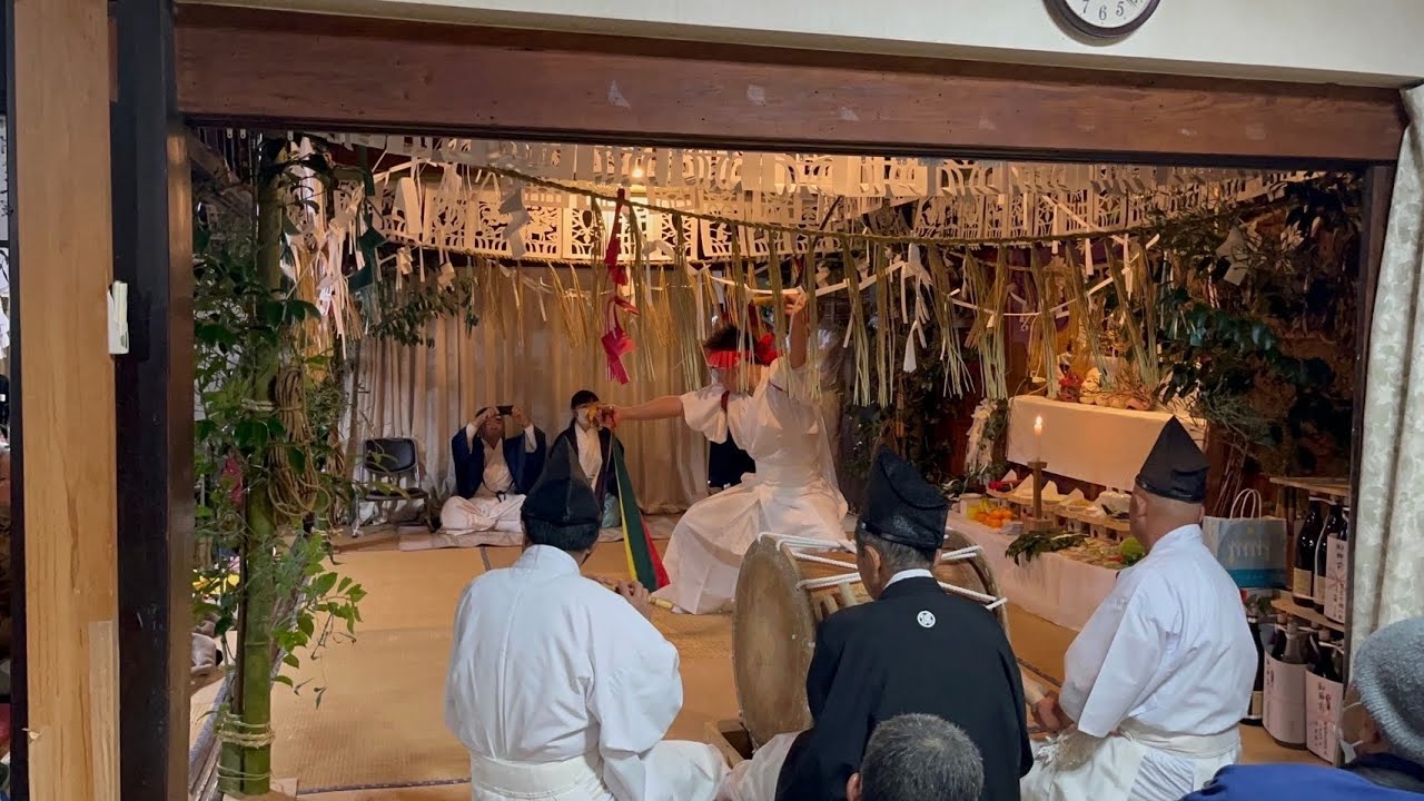 高千穂の夜神楽(二上神楽)  岩潜り