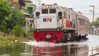 KERETA API PERTAMA JOGLOSEMARKERTO NEKAT MELEWATI BANJIR SEMARANG