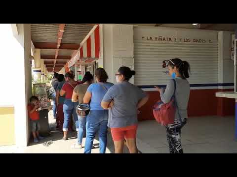 Y en Mazatlán también olvidan cuarentena y salen a las calles de compras