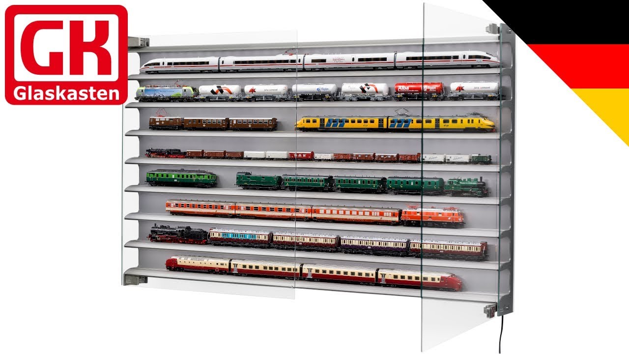 Montage einer Glaskasten-Modellbahn-Vitrine an der Wand (2 von 4)
