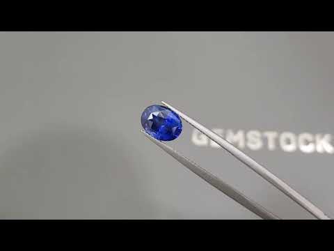 Royal Blue sapphire in oval cut 3.81 carats, Sri Lanka Video  № 2