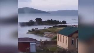 New Zealand village 'erupts' as 30m geyser blasts from lake. screenshot 5