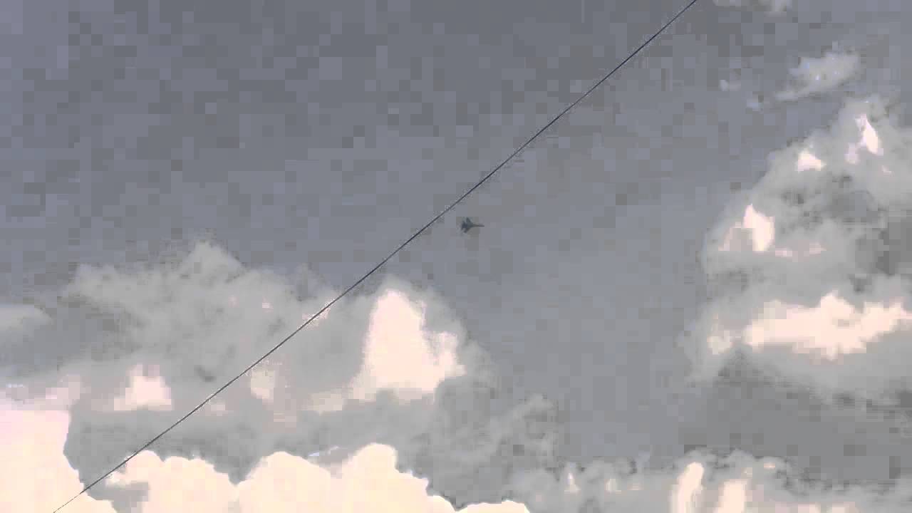 Краматорск, истребитель ведет обстрел по аэродрому 15.04.14
