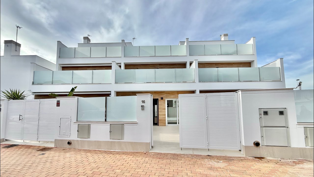 Se vende dúplex con piscina en San Pedro del Pinatar. En venta casa de obra nueva: Palmeras Gold