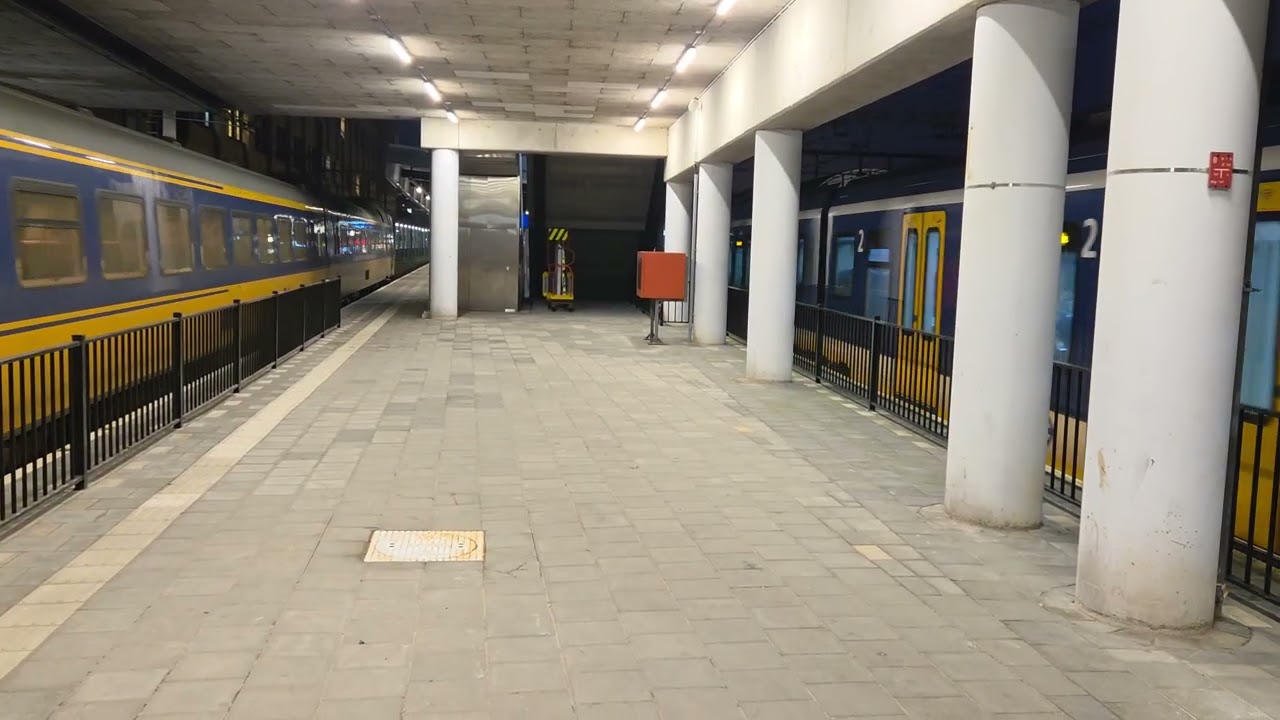 ns koploper and ns sng depart from Amersfoort centraal 