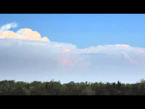 Overshooting thunderstorm tops on 2011-04-20