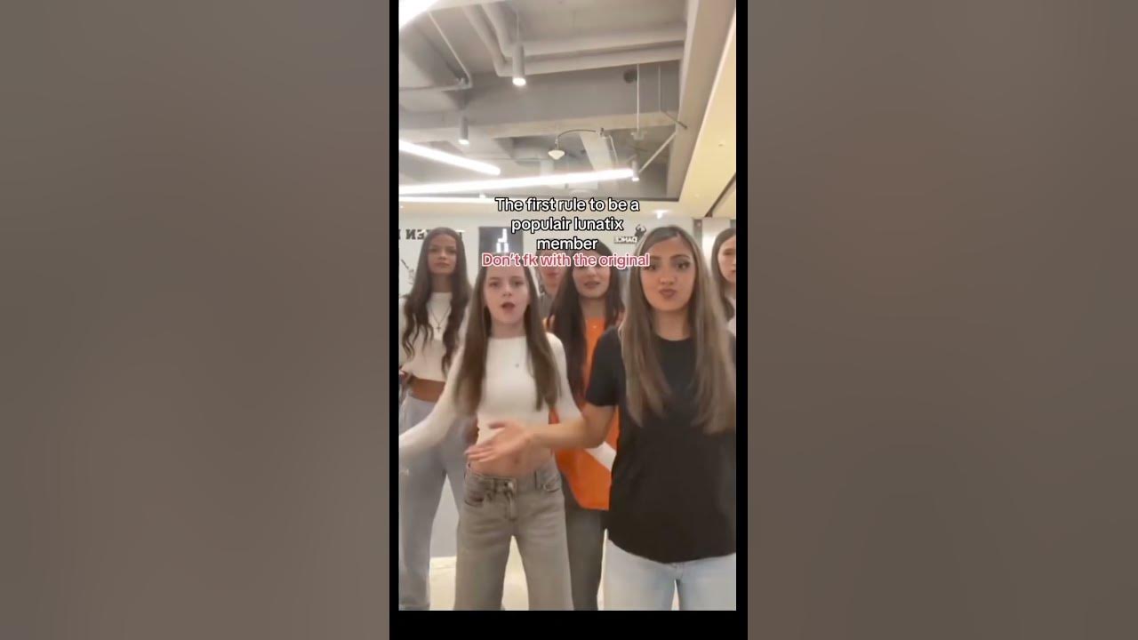 𝐙𝐀𝐇𝐈𝐃𝐄 Chiara and Alina, Zahide are the originals for ever! - YouTube(04)