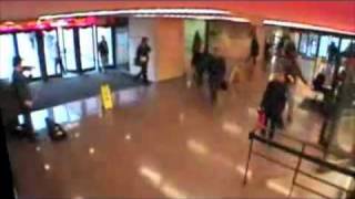 Video thumbnail of "Joshua Bell and the Washington Post Subway Experiment.flv"