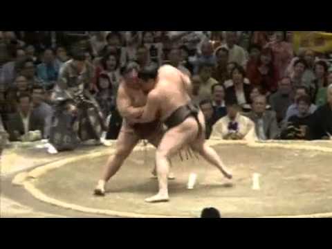 白鵬vs稀勢の里 14日目全勝対決 2013/5/25 - YouTube