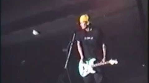 Blink 182 - Live The Mark, Tom and Travis Show 2000 - 06- Going Away To College