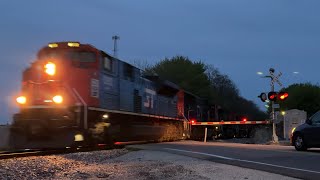 Cn8952 Heads West At Plank Rd In Burlington, Il