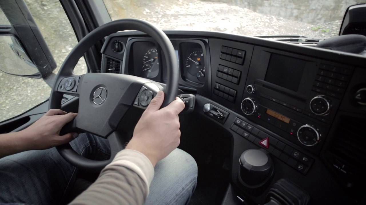 Mercedes-Benz Arocs de controle remoto tem um computador funcional dentro  dele - Blog do Caminhoneiro