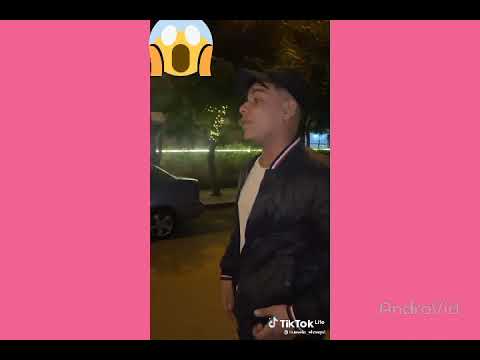 رهيييييب يغني في الشارع الاسامي للفنانة ذكرى بصوت رهيب جدا