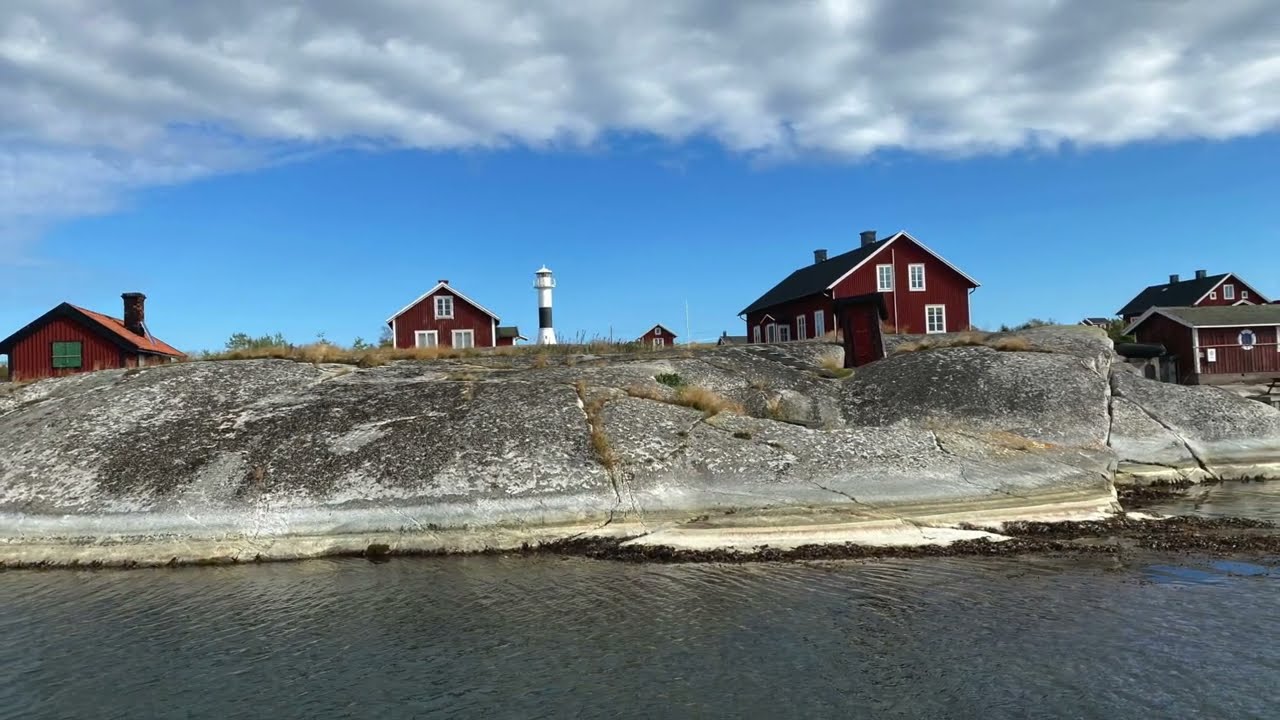 Island Life on Huvudskär
