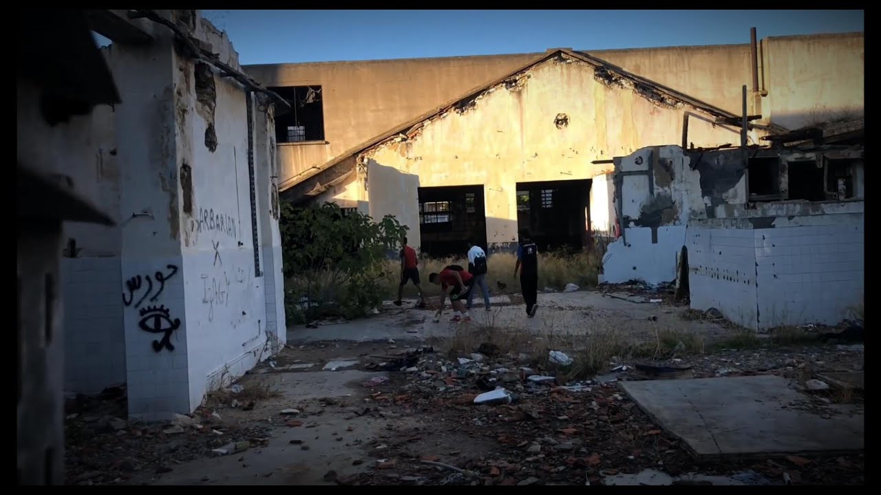 مقطع محذوف من الأرشيف: اقتحمنا معملًا مهجوراً ووجدنا نفقاً سرياً ورجلاً غامضاً!