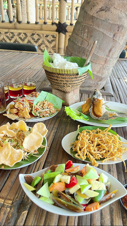 Makan masakan Sunda #cute #yt #food #mahshallah #ytshorts #music #cover #viral #cooking #family