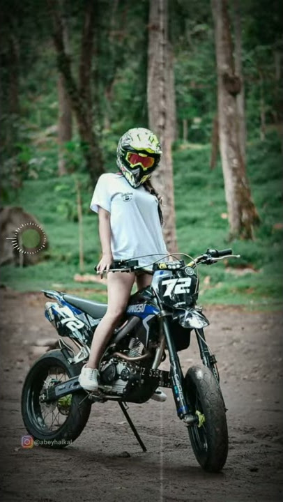 STATUS WA CEWEK SUPERMOTO