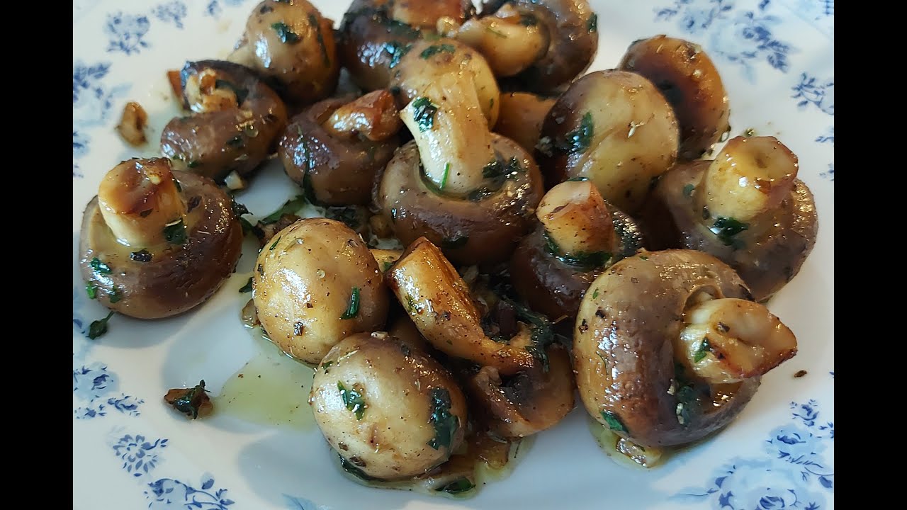 Жареные грибы с чесноком.