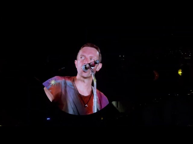 Coldplay - Yellow - Estadi Olímpic de Barcelona 28/5/2023 class=