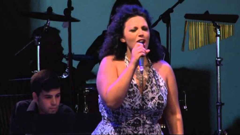 Carmen Floccari- Virrineddha ( Festival Canzone Popolare Calabrese-Palmi)