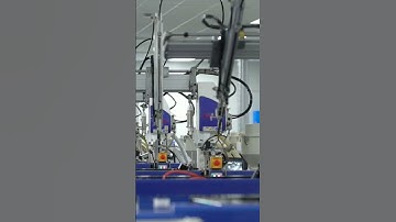 Hệ thống robot chạy dây chuyền sản xuất