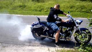 Honda VTX 1800 Custom - burnout, sound exhaust