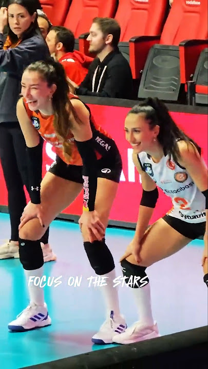 💃 Hande Baladın & Simge Aköz: Spontaneous and Hilarious Dance on the Court! 👭 #volleyball