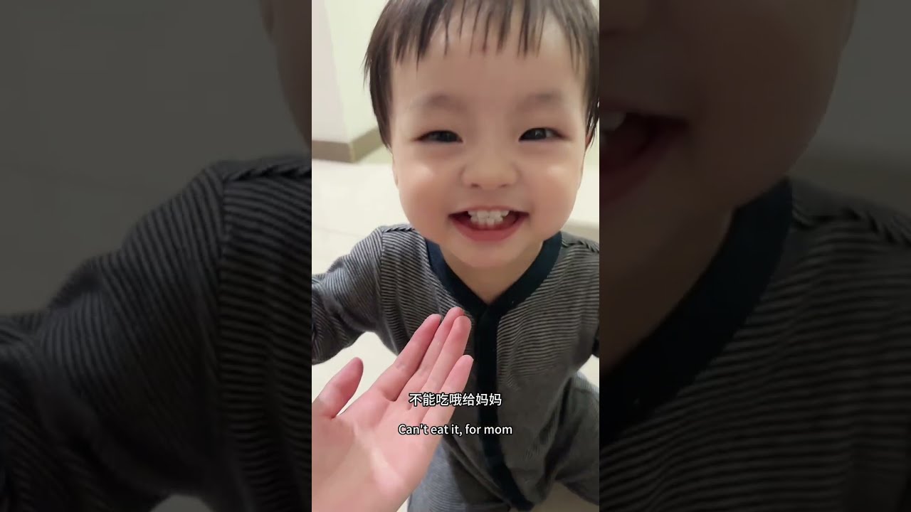 潘爸乐爷vlog：25岁爸妈和1岁宝宝的夜晚是怎样度过的！一困就傻笑的宝宝好治愈！baby leye & pan #baby #dadlife #familygoals #babyboy