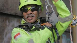 Teknik Manuver Naik Pada Tali (Rope Access)