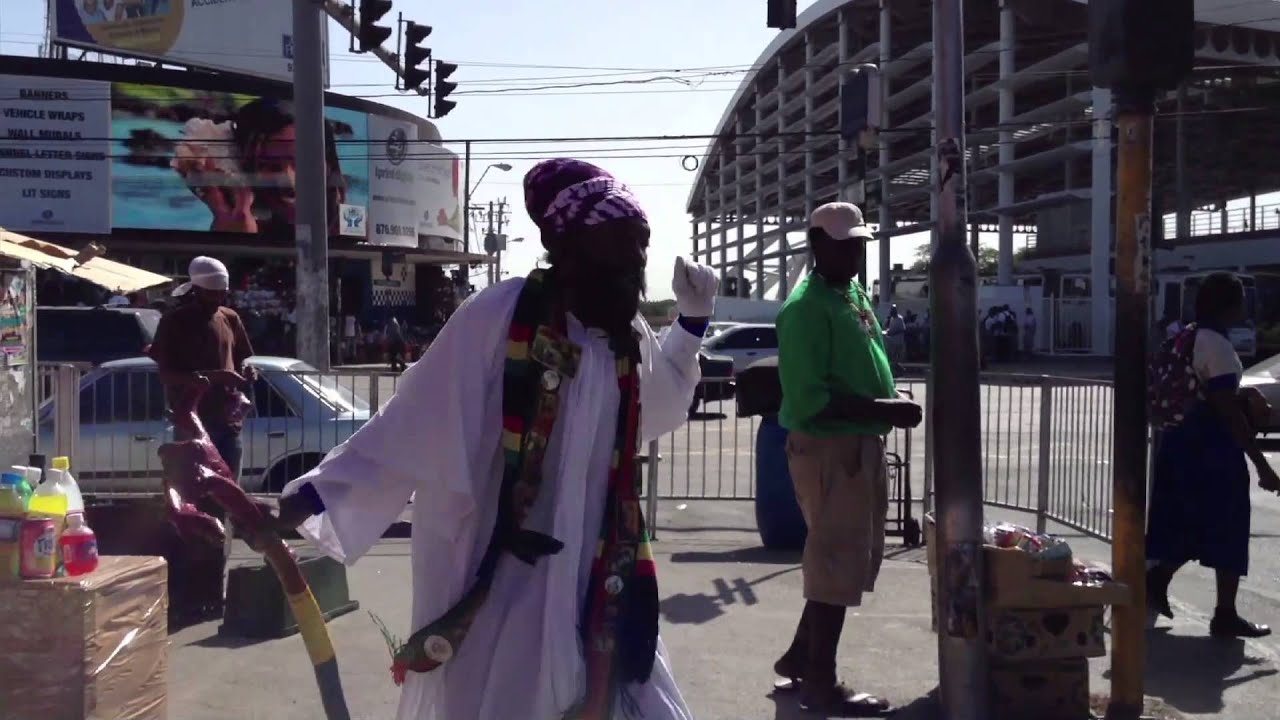 Help the Old lady cross the road (Selaska)