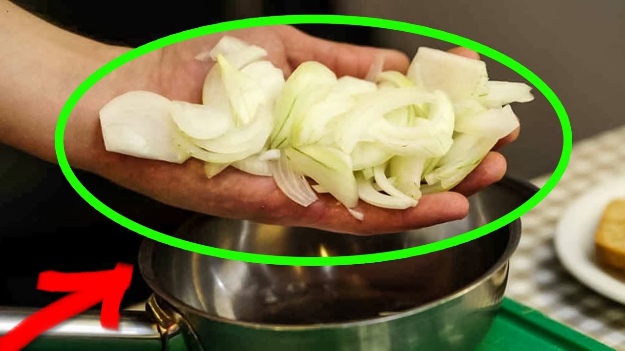 При остеохондрозе и артрите, может помочь обычный лук.