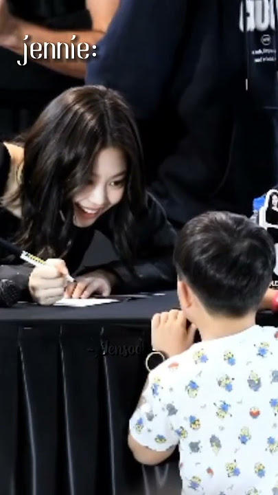 when there's a little boy in fansign😇 #recommended #blackpink #jennie #jisoo #rosé #lisa #kpop