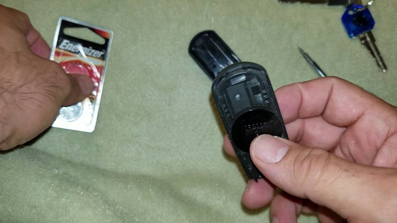 How to replace the battery on a 2014 2015 Mazda 6 Key - YouTube