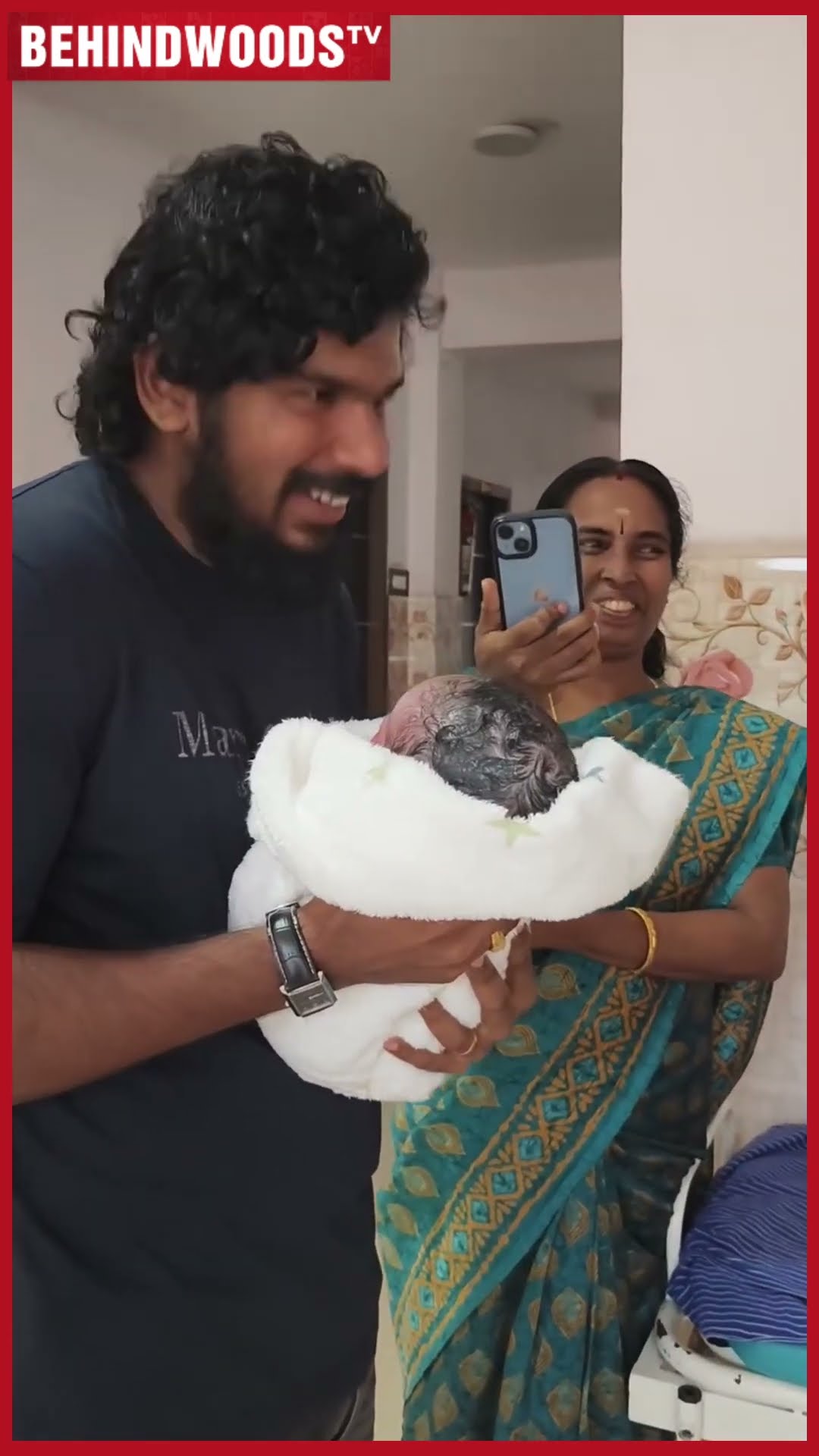 'எங்க வீட்டு தேவதை வந்துருக்காங்க..' ? குழந்தையை கையில் ஏந்திய அப்பா ?