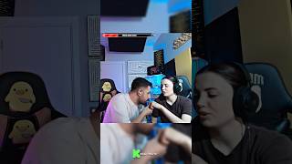 Dövdüğümüzde Acidi Di̇ye Öpen Oğlanla