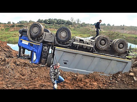 Видео: Перевернули новый самосвал Scania  8х4 / Грузовой эвакуатор