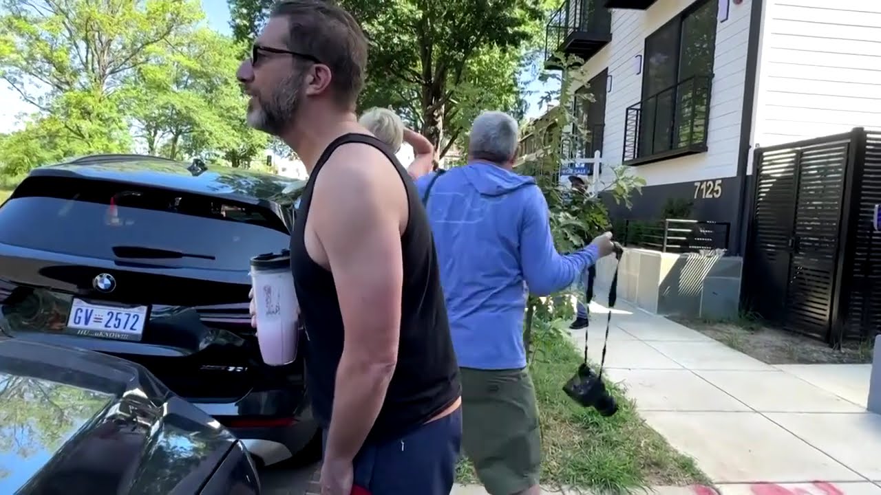 ICE officers conducting checkpoints in middle of busy DC streets get sworn at by angry residents
