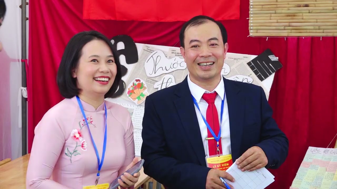 Lễ Kỷ niệm 60 thành lập Trường THPT A Thanh Liêm_Tặng hoa và chúc mừng của các đoàn cựu học sinh