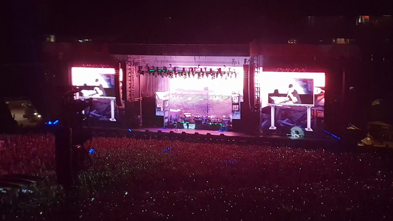 Eminem @ MCG Melbourne Without Me - Loudest Crowd Participation Ive Ever Heard!!