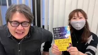 Maya Arikaさん　初書籍、サイン作業