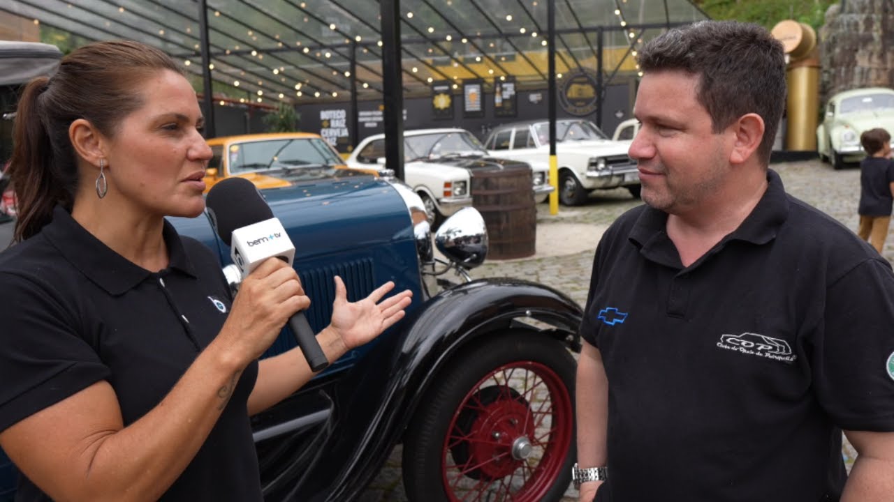 Encontro de Carros Antigos I Circulando em Petrópolis na 