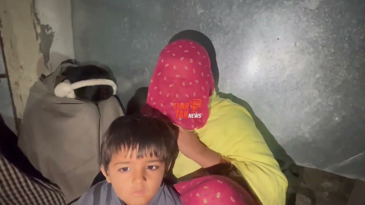 कड़ाके की सर्दी में अपने ही घर के बाहर बैठा परिवार क्या है वजह जानिए