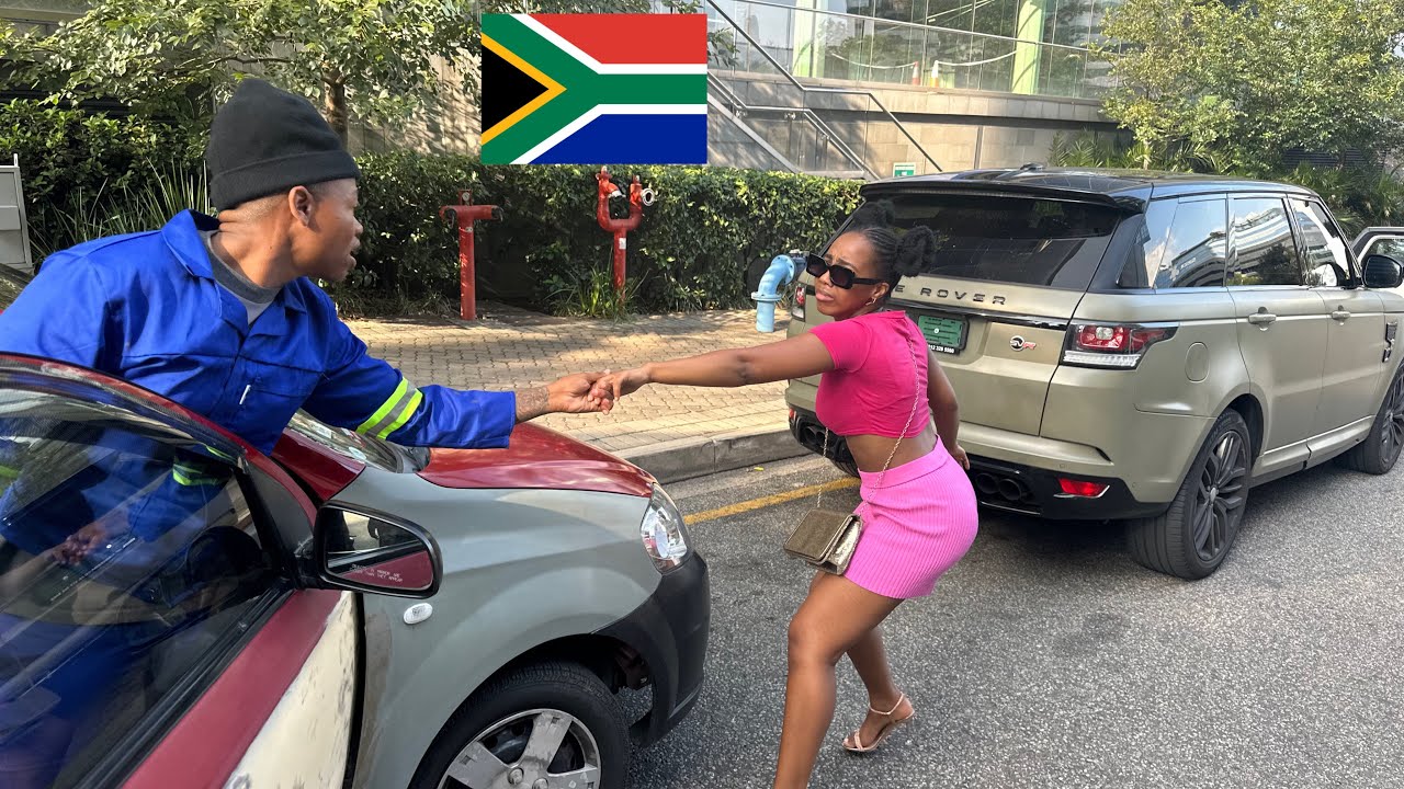 ⁣GOLD DIGGER PRANK IN SOUTH AFRICA! THIS GOLD DIGGER IS CRAZY 😱