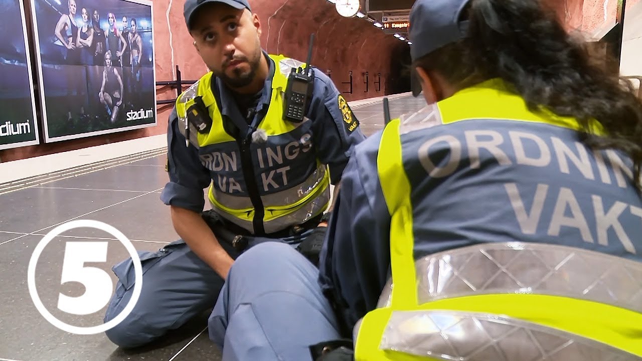 Tunnelbanan | Ordningsvakterna stöter på en okontaktbar man på perrongen
