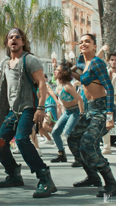 Hitting the floor with this energy🙌 | #JhoomeJoPathaan | #Pathaan | #ShahRukhKhan | #DeepikaPadukone