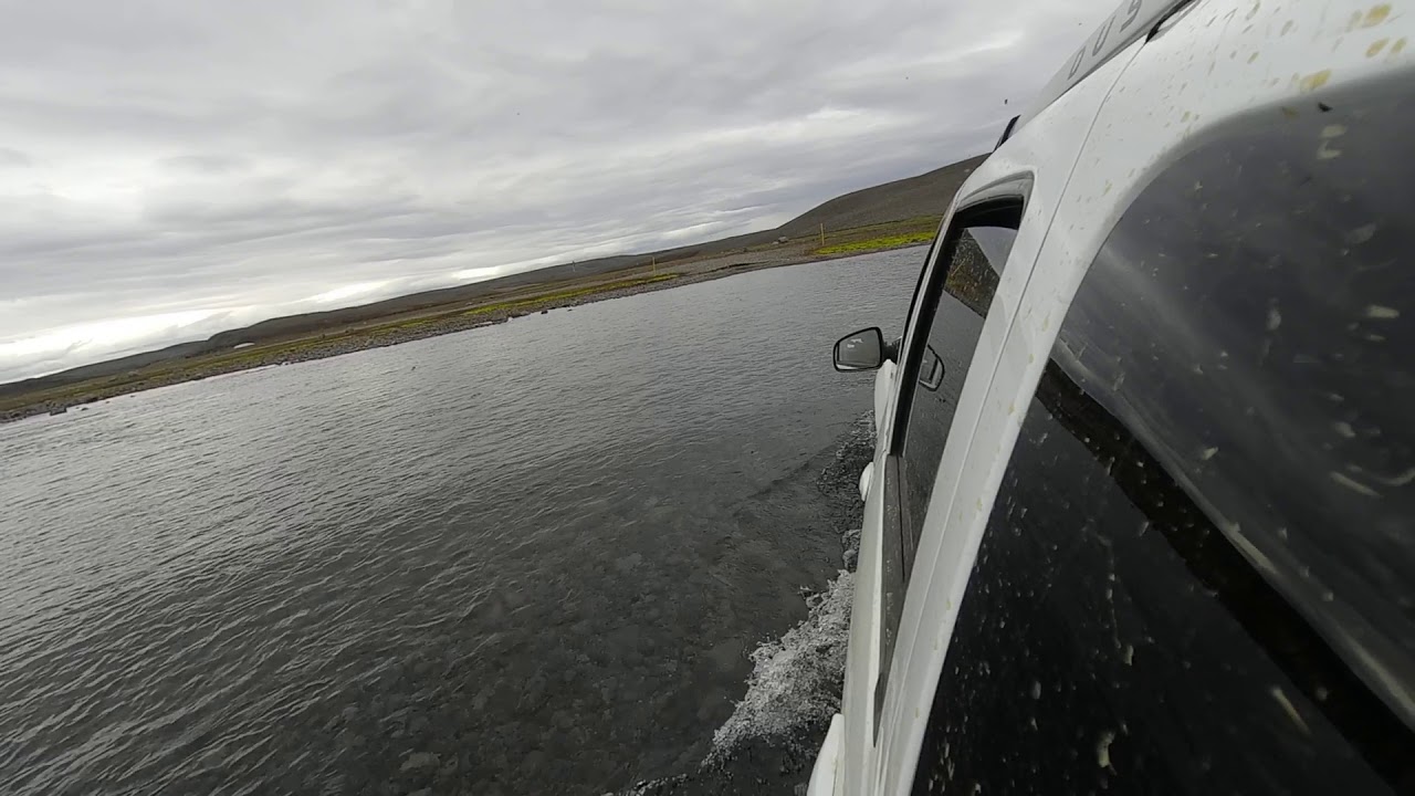 Iceland road F881 - Dacia Duster 4x4  - deep water crossing — Dragaleið — video poster