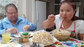 กินขนมจีนแกงหน่อไม้ชามโตๆแซ่บๆ(ภาพและเสียงอาจจะไม่เหมาะสมกับเด็กและผู้ใหญ่บางท่าน)