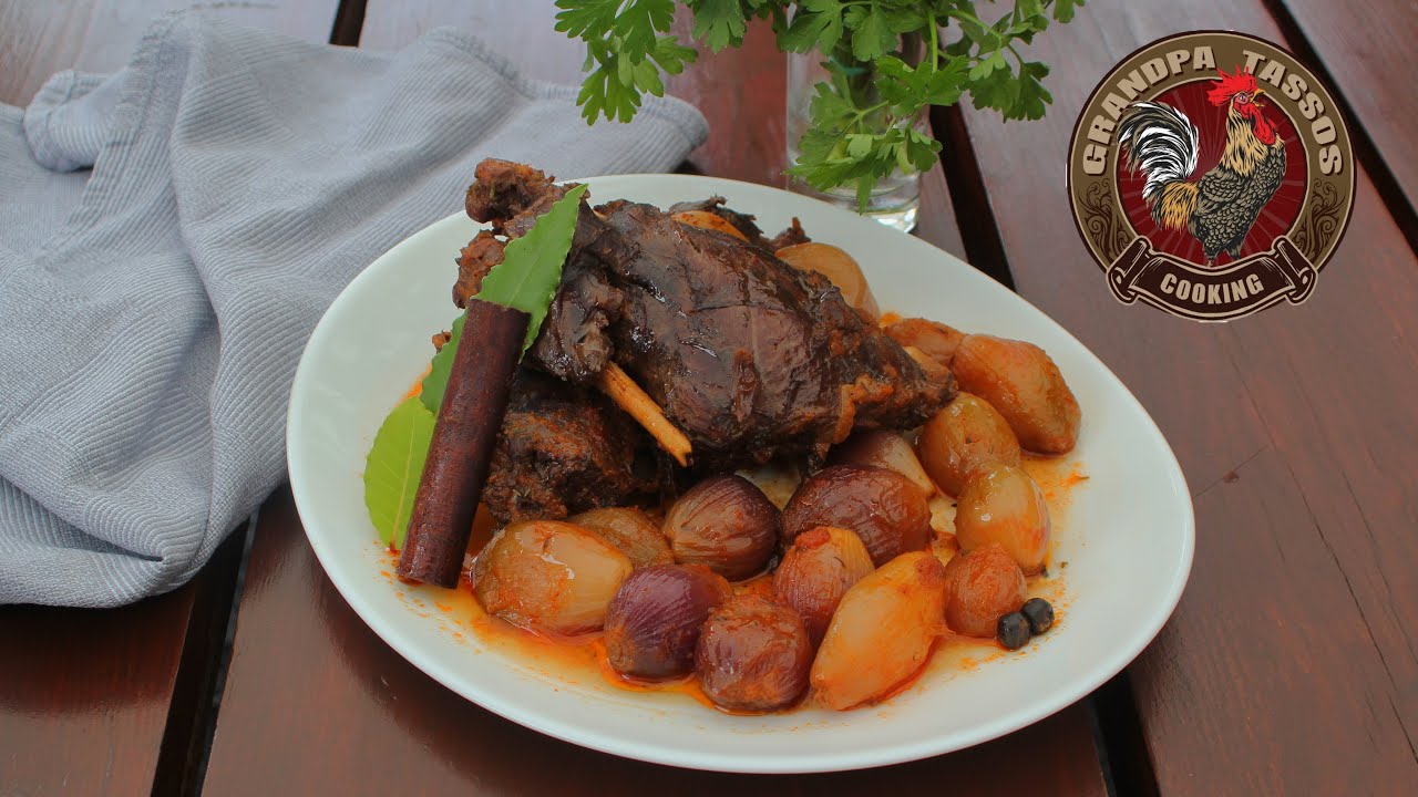 Гуляш из кролика и лука по-гречески